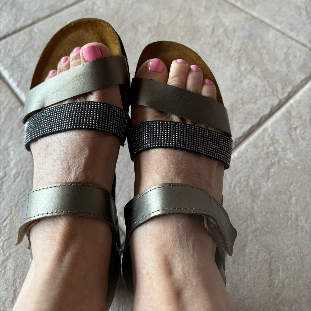 Elegant Black and Gold Women's Sandals